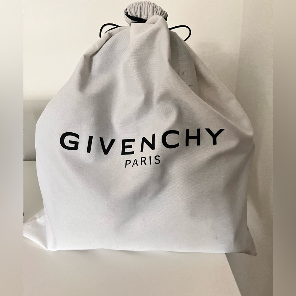 GIVENCHY Sugar Goatskin Small Antigona Black - Picture 6 of 6